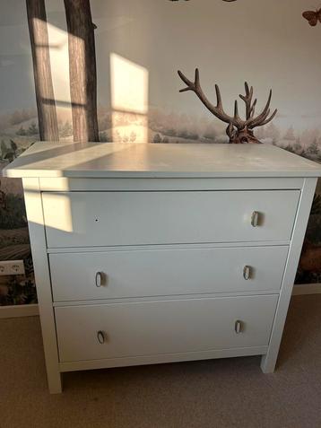 Hemmes commode, goede staat beschikbaar voor biedingen