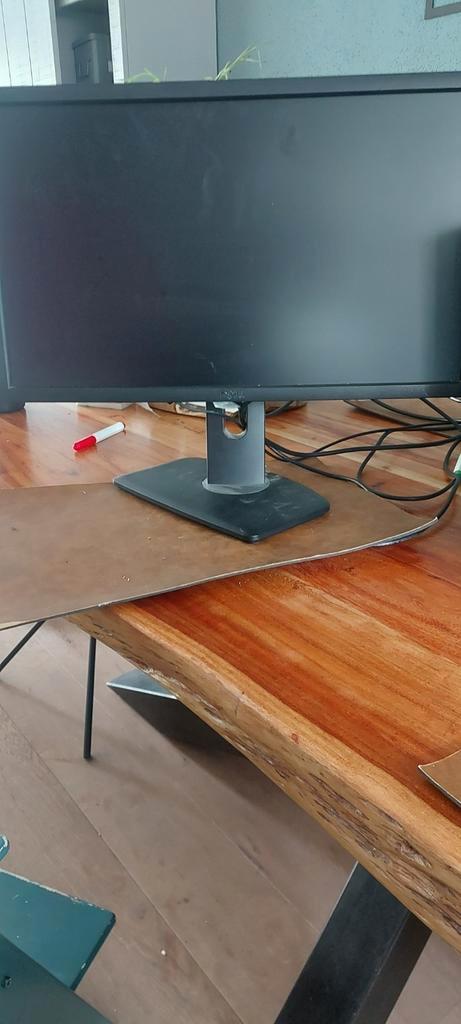 Dell beeldscherm, Computers en Software, Monitoren, Gebruikt, 60 Hz of minder, In hoogte verstelbaar, Ophalen