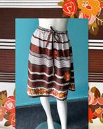 Vintage jaren 70 rok bruin/wit/bloemen 1 maat, Kleding | Dames, Rokken, Maat 38/40 (M), Bruin, Verzenden, Vintage