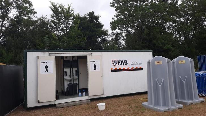 2 stuks Toiletcontainer / Toiletwagen, Zakelijke goederen, Machines en Bouw | Keten en Containers, Ophalen