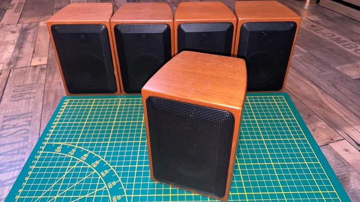 ASW A.V. Spot surround speakerset + accessoires, Audio, Tv en Foto, Luidsprekers, Zo goed als nieuw, Surroundset zonder subwoofer