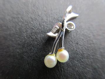 Zilveren hanger met 2 pareltjes (kersen aan takje) Vintage  beschikbaar voor biedingen