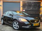 Volvo V40 1.6 T3 150PK 2013 Zwart, Auto's, Volvo, Voorwielaandrijving, Stof, Zwart, 4 cilinders