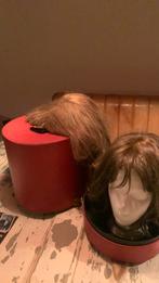 Twee pruiken in koffer, Ophalen of Verzenden, Gedragen