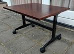 Vintage zware  tafel , verrijdbaar., Ophalen, 100 tot 150 cm, 50 tot 100 cm, Zo goed als nieuw