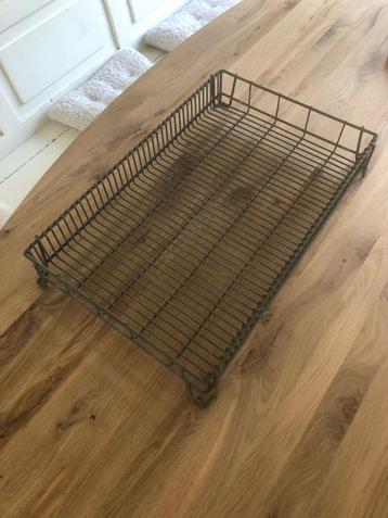 Vintage Draadmand draadrek draadkrat oude ijzerenmand beschikbaar voor biedingen