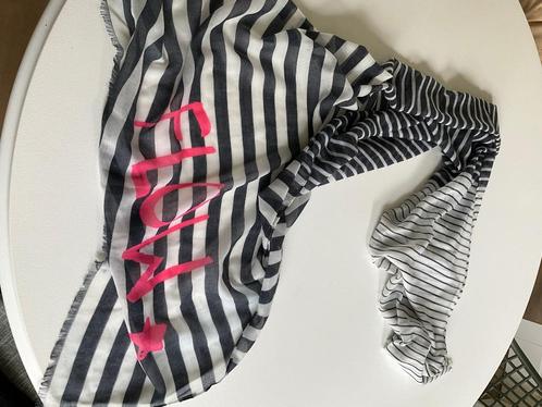 Hippe blauw witte sjaal met neon roze van het merk Codello, Kleding | Dames, Mutsen, Sjaals en Handschoenen, Zo goed als nieuw