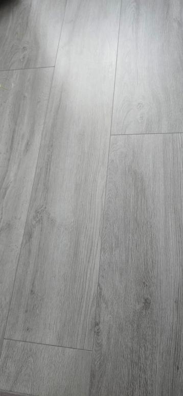 Grijze Laminaatvloer - 27 m2 beschikbaar voor biedingen