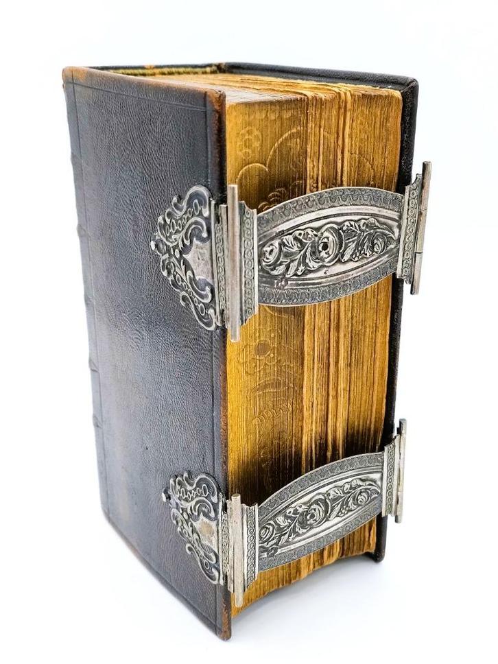 Bijbel met zilveren sloten, S.T. Reitsma, Sneek, 1852, Antiek en Kunst, Antiek | Boeken en Bijbels, Verzenden