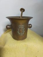 14246) mooie zware messing  vijzel  met stamper  met wapen, Antiek en Kunst, Ophalen of Verzenden