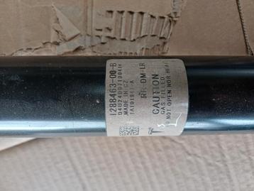 Schokdempers achter Tesla Model Y beschikbaar voor biedingen