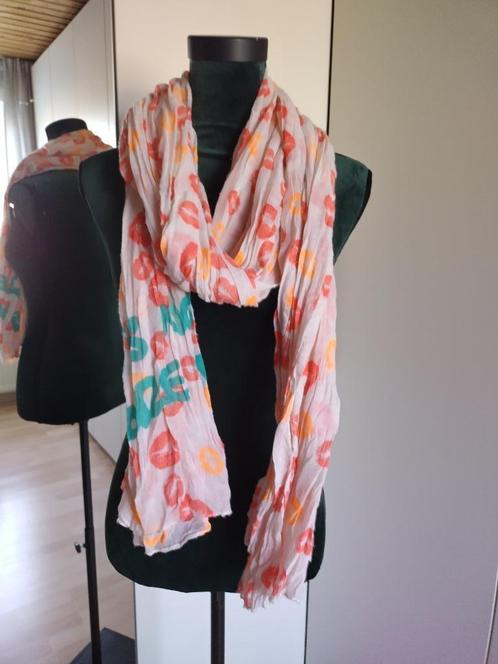 Te koop aangeboden: leuke dames sjaal, Kleding | Dames, Mutsen, Sjaals en Handschoenen, Zo goed als nieuw, Sjaal, Ophalen of Verzenden