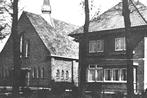 990596 Daarle Geref Kerk en pastorie 1951 Ov Gelopen met, Ophalen of Verzenden, 1940 tot 1960, Gelopen, Overijssel