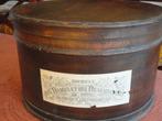 antieke BRUINE HOUTEN HOEDENDOOS met TEKST / hatbox, Ophalen
