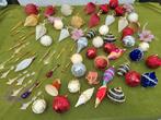 74 brocante kerstboom hangers/ballen o.a. van pantystof, Diversen, Kerst, Ophalen of Verzenden