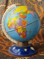 Mooie oude globe of wereldbol uit Amerika van blik 31 cm.