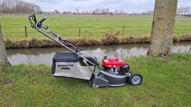 Honda HRH 536 K4 QXEH benzine grasmaaier, Tuin en Terras, Grasmaaiers, Zo goed als nieuw, Benzine-grasmaaier, 50 cm of meer, Cirkelmaaier