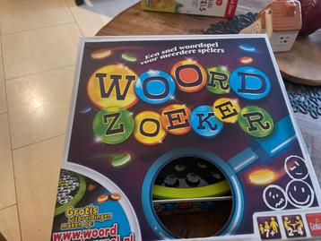 Woordzoeker spel - 4 personen, 8 kaarten beschikbaar voor biedingen