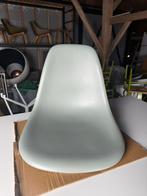 Gratis 6 originele Vitra DSR DSW kuipjes mos groen, Huis en Inrichting, Kunststof, Gebruikt, Overige kleuren, Vijf, Zes of meer stoelen
