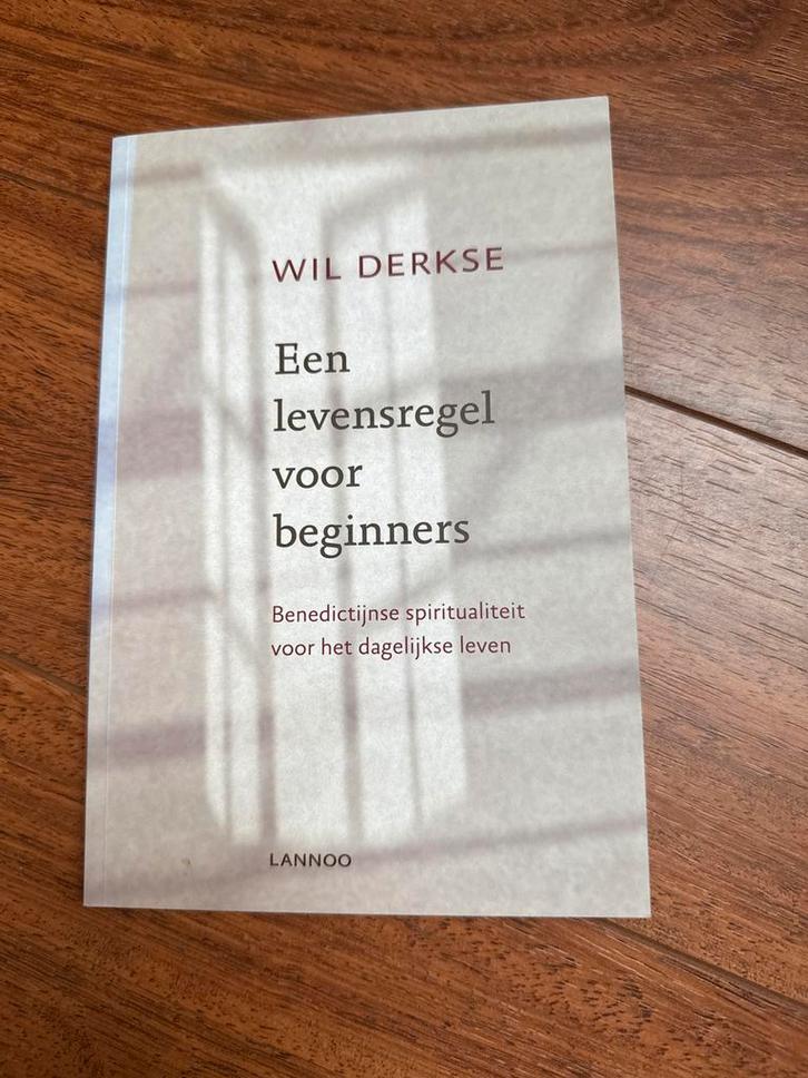 Een levensregel voor beginners - Wil Derkse, Boeken, Esoterie en Spiritualiteit, Zo goed als nieuw, Achtergrond en Informatie