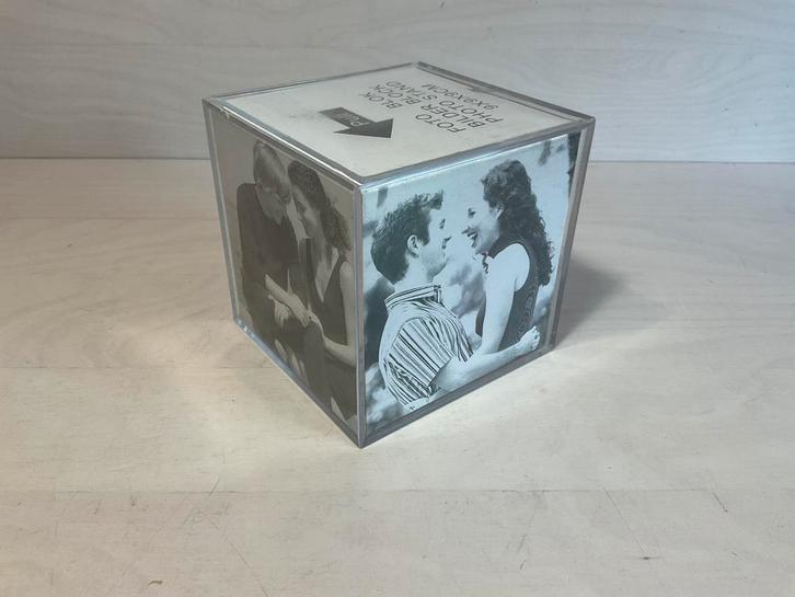 Fotokubus 9x9x9 cm Fotokubus 9,5x9,5x9,5   2 beschikbaar, Audio, Tv en Foto, Fotografie | Fotolijsten, Zo goed als nieuw, Ophalen of Verzenden