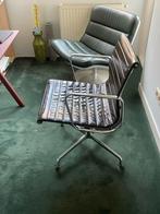 Vitra Eames EA 107 | Bruin leer | Designklassieker |, Huis en Inrichting, Bureaustoelen, Ophalen, Gebruikt, Bruin