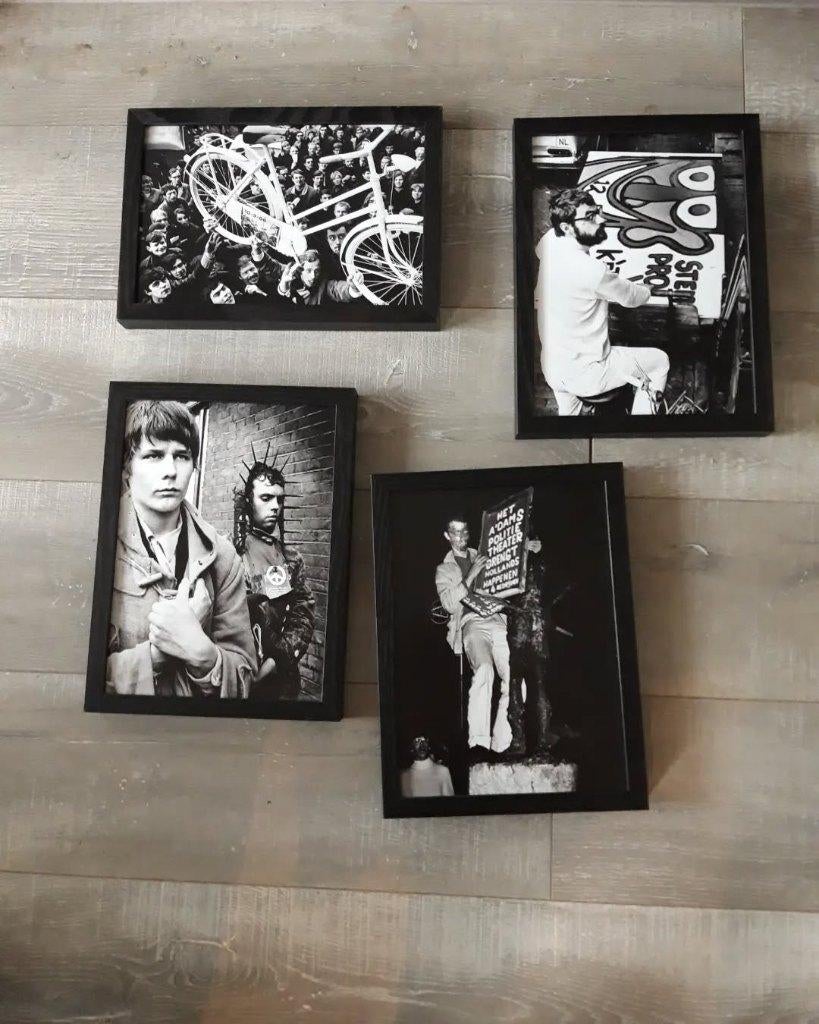 1966 Provo foto's ingelijst in zwarte lijsten 4 stuks €60, Verzamelen, Ophalen, 1960 tot 1980, Zo goed als nieuw, Overige onderwerpen