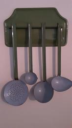 EMAILLE RESEDA GROENE LEPELREK MET GOUDEN BIES., Antiek en Kunst, Antiek | Emaille, Ophalen of Verzenden