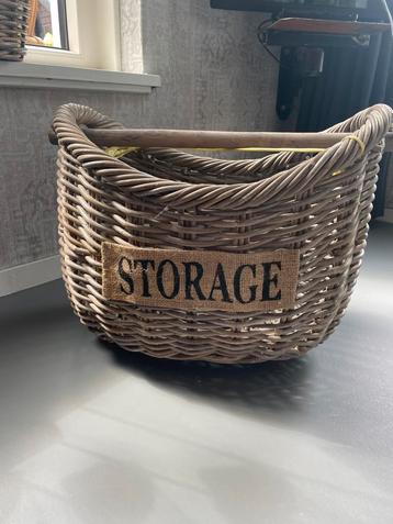 Nieuwe rieten mand beschikbaar voor biedingen