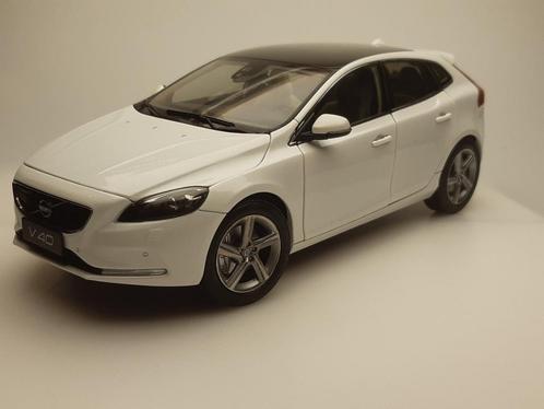 1:18 Paudi Volvo V40 2016, Kleur: Wit NIEUW!, Hobby en Vrije tijd, Modelauto's | 1:18, Nieuw, Auto, Overige merken, Ophalen of Verzenden
