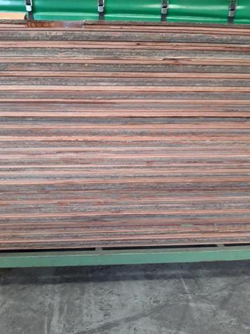 Gymzaal- Sporthalvoer / Hardhout planken 22x68mm beschikbaar voor biedingen