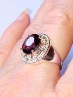 Elegante ring met paars steen, Sieraden, Tassen en Uiterlijk, Ringen, 18 tot 19, Zo goed als nieuw, Dame, Rood