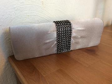 dames avondtasje/purse zilvergrijs met strass band beschikbaar voor biedingen