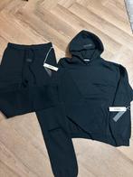 Black essentials tracksuit size S, Kleding | Heren, Heren-kledingpakketten, Ophalen of Verzenden, Nieuw, Maat 46 (S) of kleiner