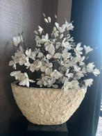 Schelpenvaas met witte bloemen, Ophalen, Zo goed als nieuw