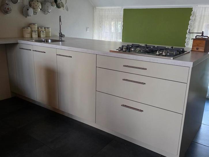 Crème keukeneiland met Composiet Blad, Huis en Inrichting, Keuken | Complete keukens, Zo goed als nieuw, Overige typen, Crème