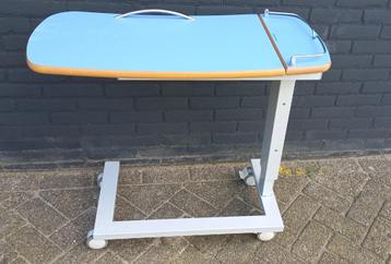 zorg bedtafel verstelbaar beschikbaar voor biedingen