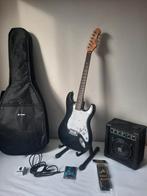 Stratocaster electrische gitaar, versterker,alle toebehoren, Ophalen, Zo goed als nieuw, Solid body, Met versterker