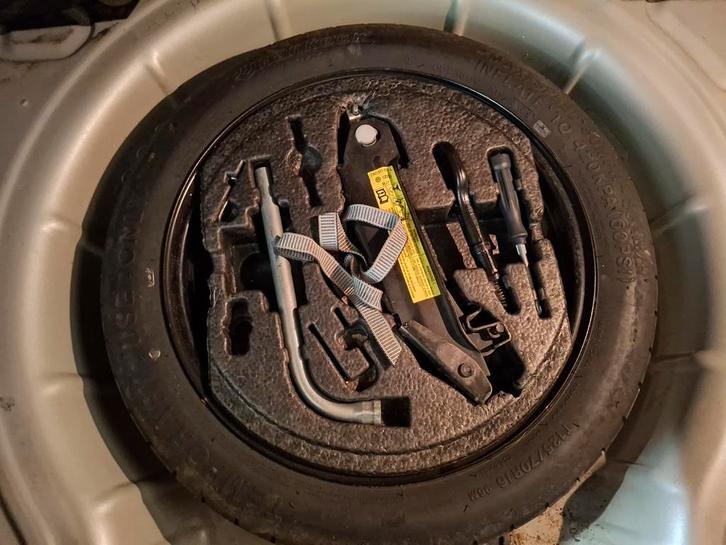 Krikset + reserve wiel 5112, Auto-onderdelen, Overige Auto-onderdelen, Seat, Volkswagen, Skoda, Ophalen of Verzenden