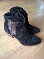 Enkellaarsjes suede studs, Kleding | Dames, Schoenen, Ophalen of Verzenden, Zo goed als nieuw, Zwart
