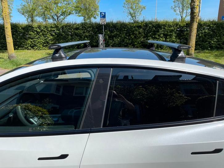 Te huur: Tesla Model Y dakdragers (dakkoffer e/o skidragers), Auto diversen, Dakdragers, Zo goed als nieuw, Ophalen