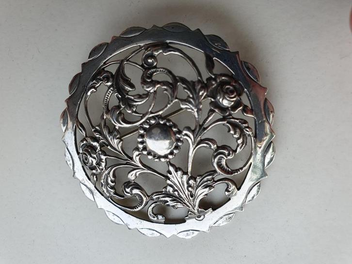 Zilveren broche met Biedenmeier rozenornament, Sieraden, Tassen en Uiterlijk, Antieke sieraden, Broche, Overige materialen, Ophalen of Verzenden