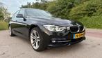 BMW 3-Serie 320i 184pk Aut 2017 Zwart Sport NL auto NAP, Auto's, Automaat, 1998 cc, Achterwielaandrijving, 1800 kg