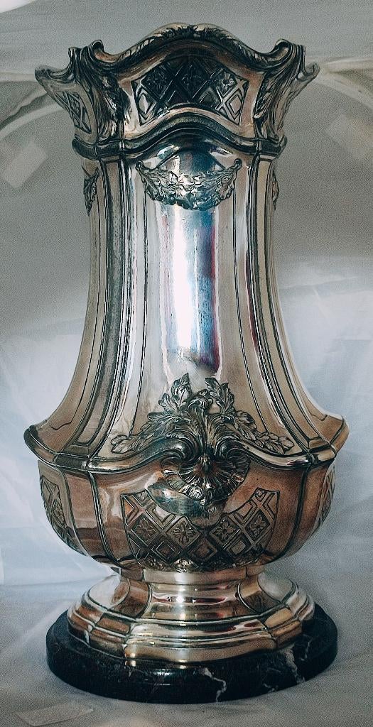 Christofle Gallia grite verzilverd vaas op marmeren stand, Ophalen of Verzenden, Zilver