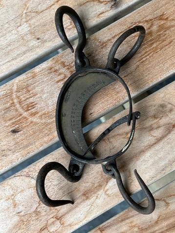 Weeginstrumenten Antiek Diverse antieke weeg instrumenten beschikbaar voor biedingen