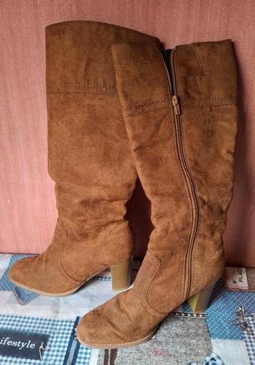 dames Laarsen suede beschikbaar voor biedingen