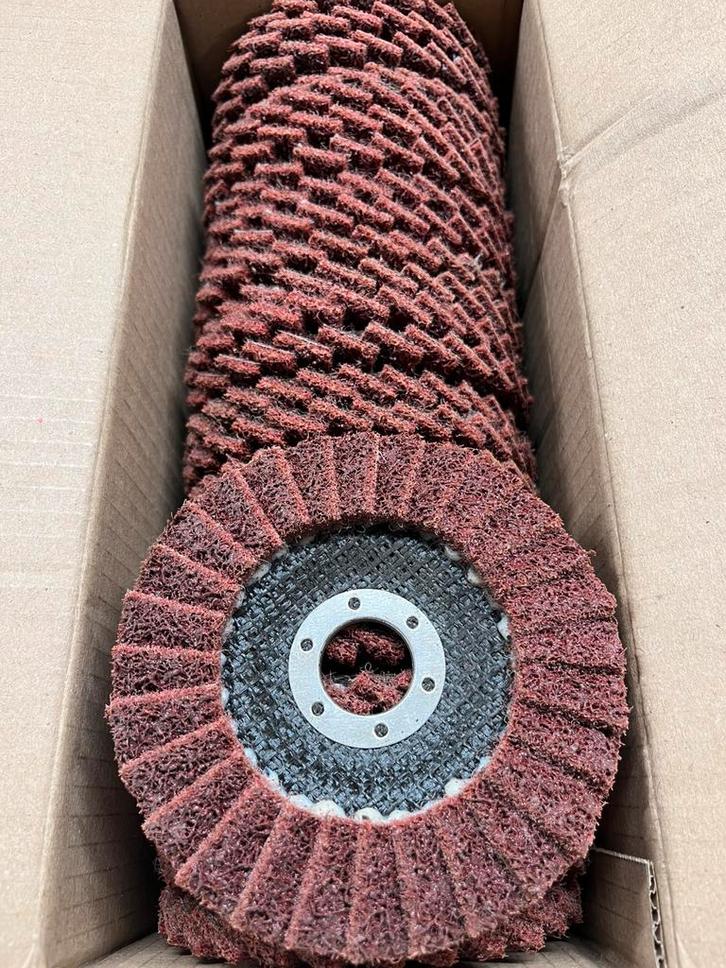 Scotch brite/ fleece Lamellenschijf 25 stuks sale!, Auto-onderdelen, Carrosserie en Plaatwerk, Spatbord, Voor, Nieuw, Ophalen of Verzenden