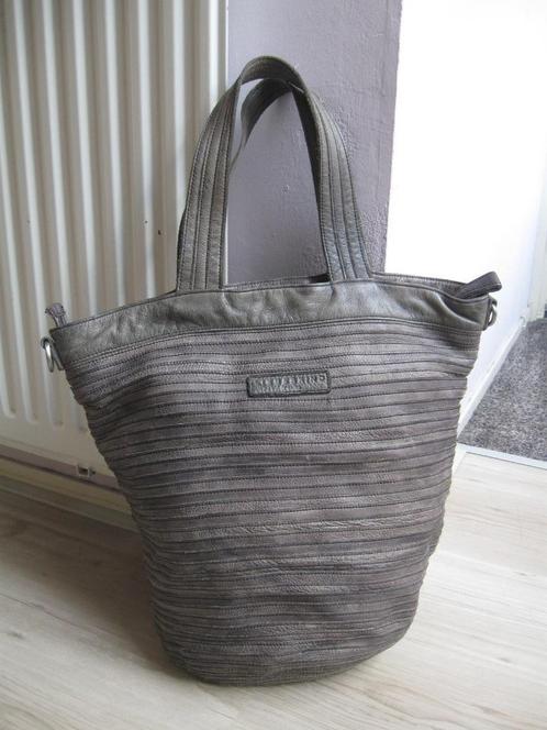 LIEBESKIND grote grijze shopper goede staat, Sieraden, Tassen en Uiterlijk, Tassen | Damestassen, Gebruikt, Shopper, Grijs, Ophalen of Verzenden
