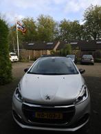 Peugeot 208 1.2 VTI 81KW/110PK 5-D 2015 Wit, Auto's, Peugeot, Voorwielaandrijving, Metallic lak, Zwart, Leder en Stof