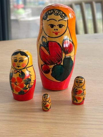 Matroesjka poppen hout 4 delig bakjes beschikbaar voor biedingen